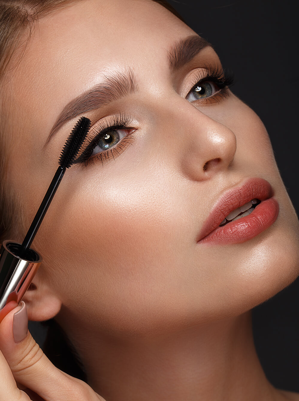 beautiful-girl-with-sexy-lips-and-classic-makeup-w-2025-01-10-02-20-14-utc (2) (1)